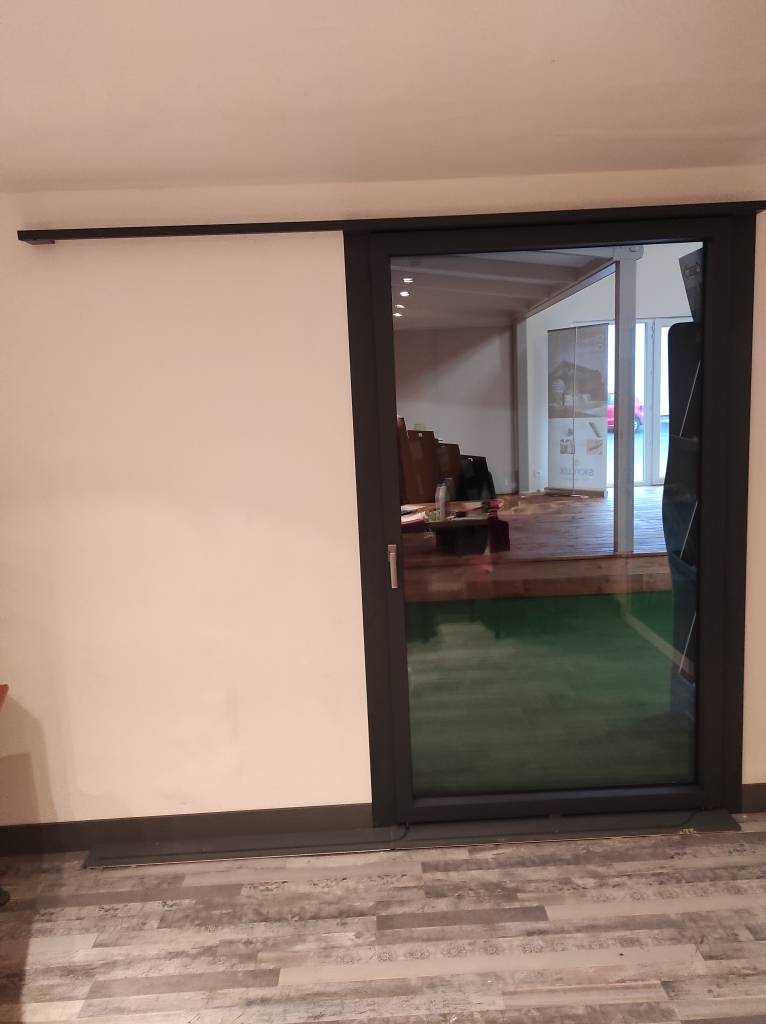 pose d'une porte coulissante 