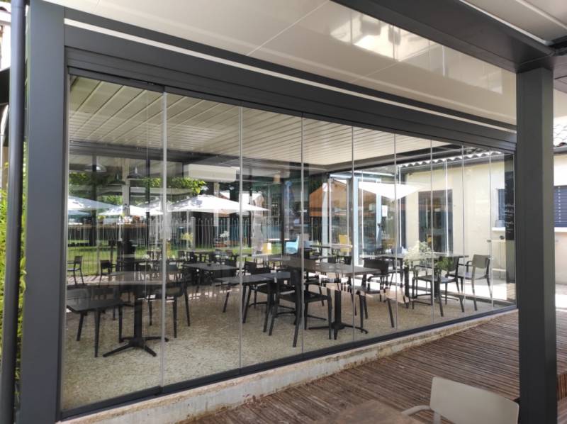pergola dans restaurant le café rivière à côté de Périgueux