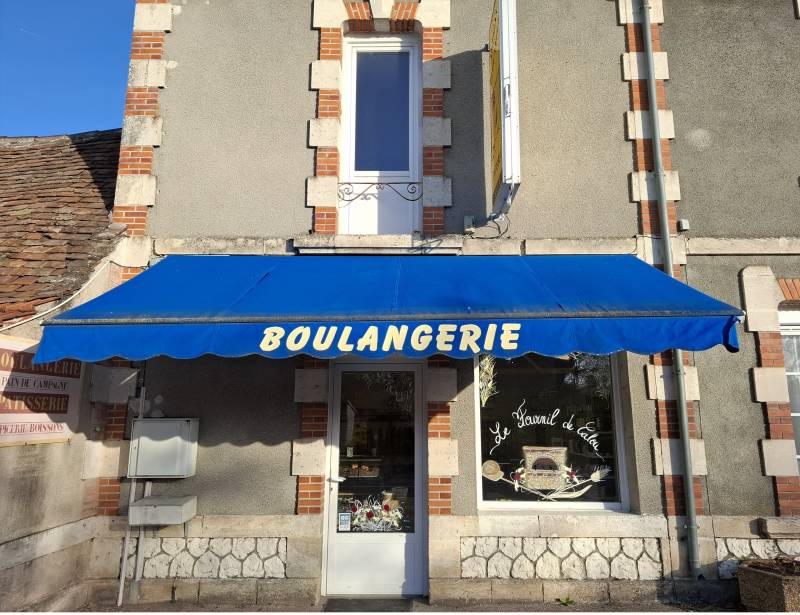 Avant rentoilage de store pour la boulangerie à Saint Martial d'Artenset à côté de montpon