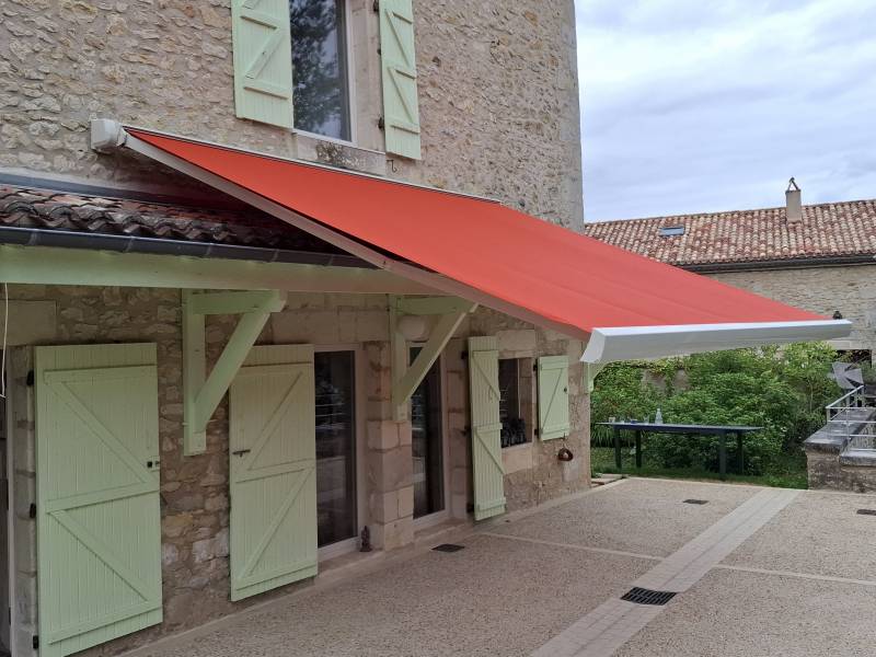 Pose d’un store coffre sur la commune de Champcevinel près de Périgueux en Dordogne