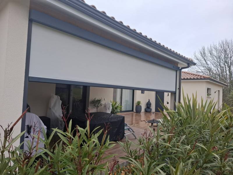 Pose d’un store zip sur les côté sur la commune de boulazac prés de périgueux en dordogne