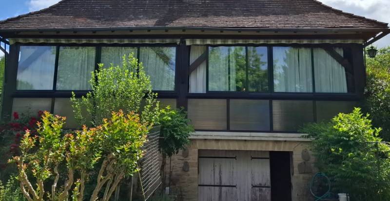 avant le rentoilage de deux stores pour cette Périgordine sur la commune de Tremolat dans le 24