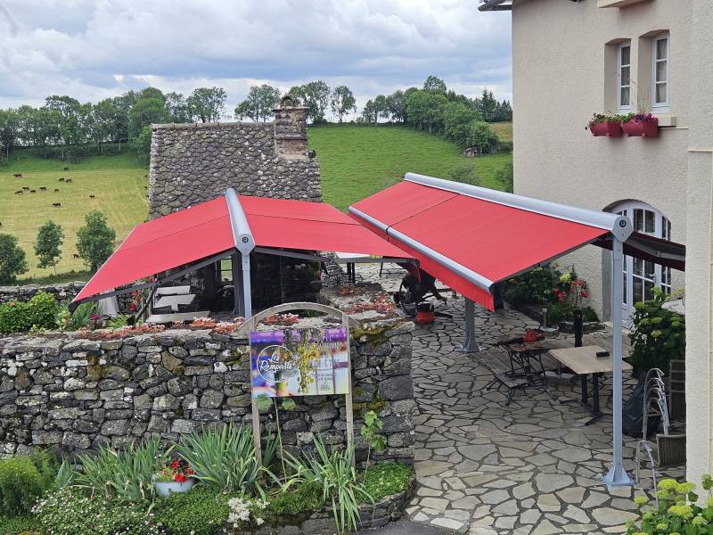 pose de deux stores double pente pour un hôtel restaurant spa sur la commune de Montignac-Lascaux 