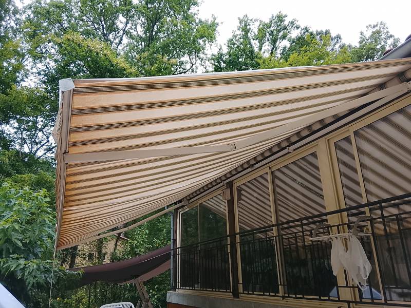 Avant la réalisation du rentoilage de store coffre sur la commune de Saint Germain du Salembre proche de Périgueux en Dordogne