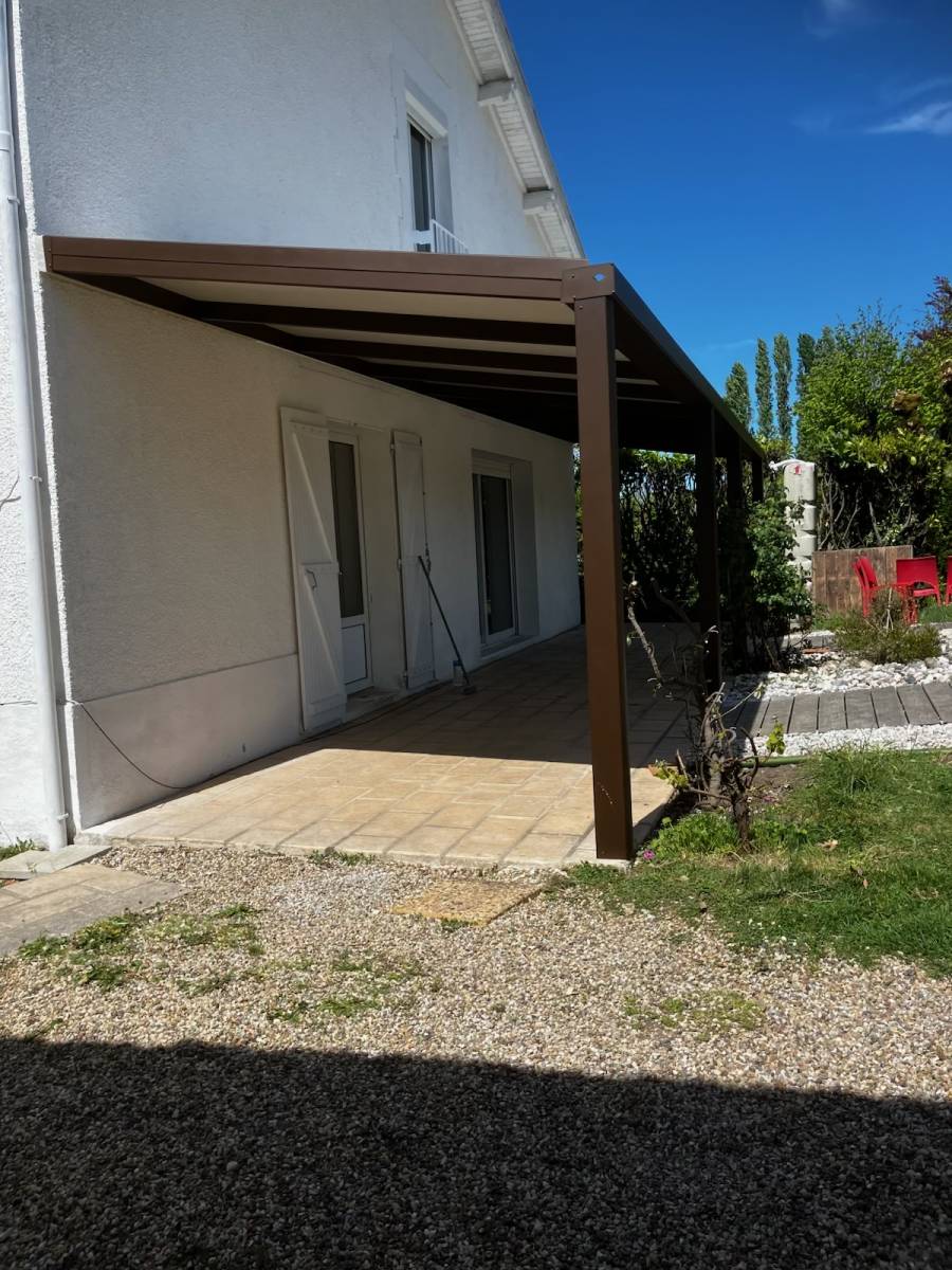 Pose d'une toiture de terrasse à champcevinel prés de périgueux en dordogne 