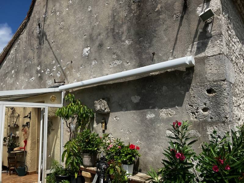ose d'un store coffre motorisé pour cette maison de sigoules et flaugeac proche de Bergerac en dordogne