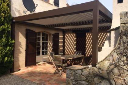 Pergolas Saint Astier Dordogne.  atelierombrelumiere.fr